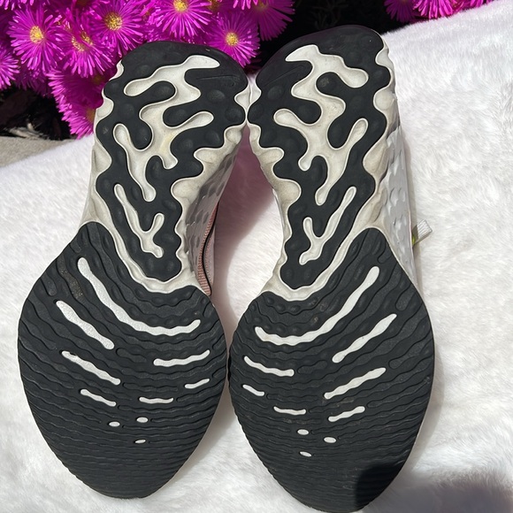 EUC Nike React Infinity Run Flyknit Women's Platinum Tint/Black-Pink Blast Sz 8 - Picture 6 of 8